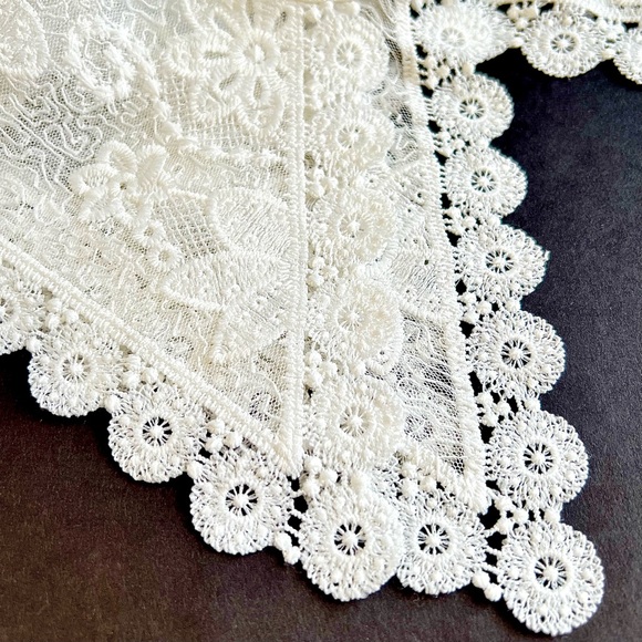 White Floral Double Layer Lace Collar (NEW) - Picture 3 of 12